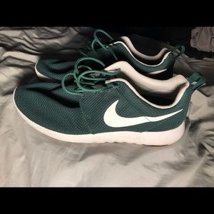Nike Roshes size 10 men’s